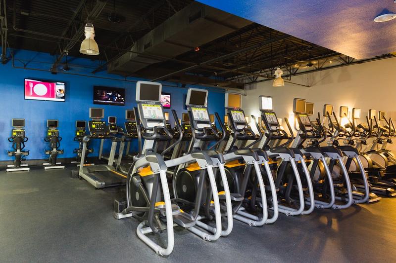 TruFit Athletic Clubs - 410/Bandera